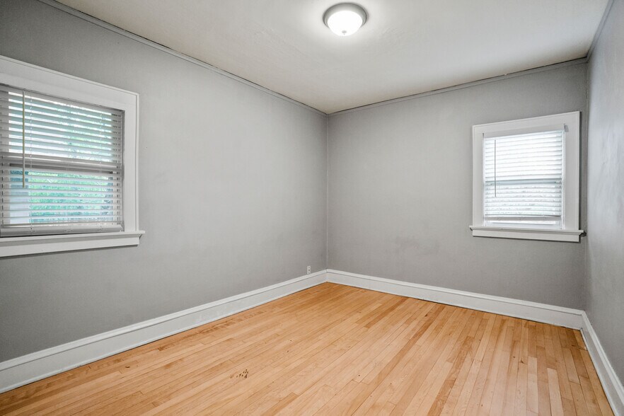 Building Photo - 2863 N Frederick Ave