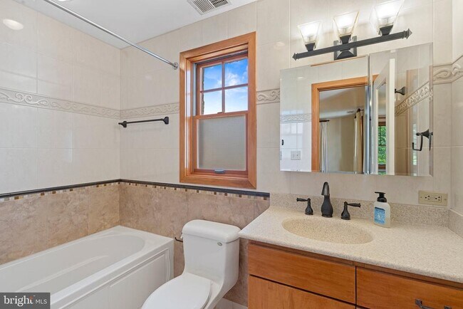 Building Photo - 5109 Fairglen Ln