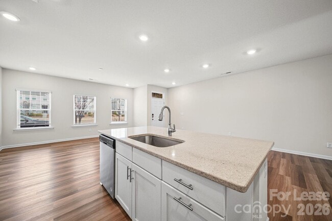 Building Photo - 410 Kenwood Vw