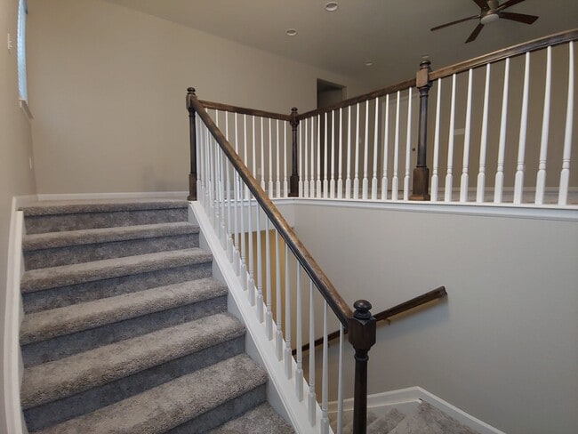 Building Photo - Gorgeous 4 Bed 3.5 Bath in Fantastic Location