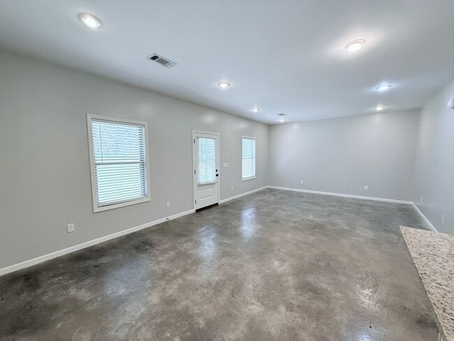 Building Photo - 145 MS-334