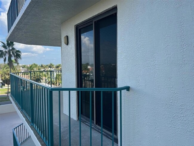 Building Photo - 670 Island Way