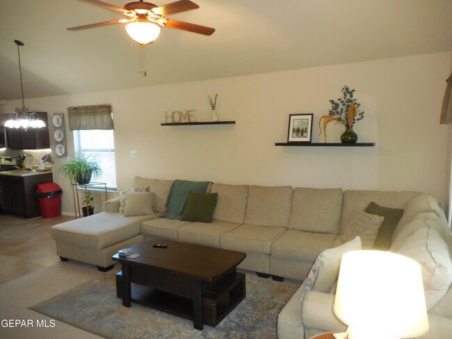 Building Photo - 12572 Paseo Lindo Dr