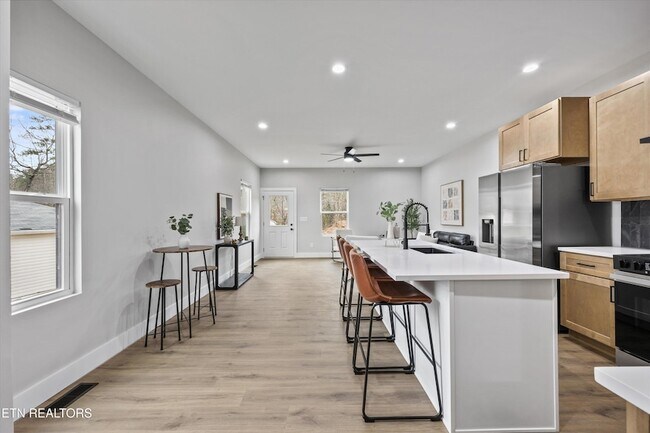 Building Photo - 8306 Lobelia Ln