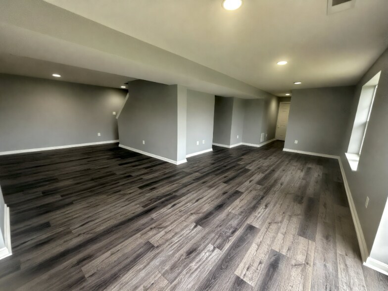 Building Photo - 15024 Burgandine Ave