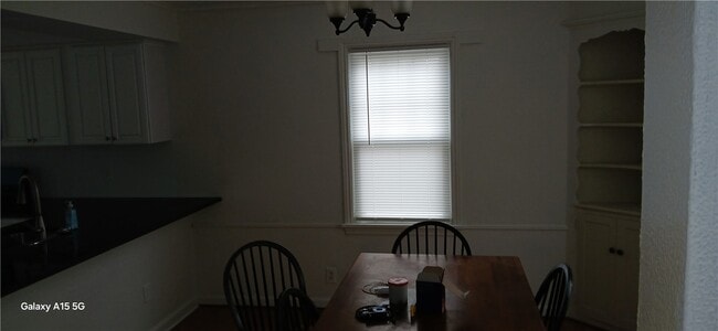 Building Photo - 183 Thorncliffe Dr