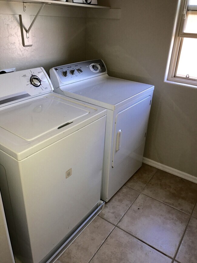 Building Photo - Coming Soon - 3 Story Town Home - Gated Community / Pool