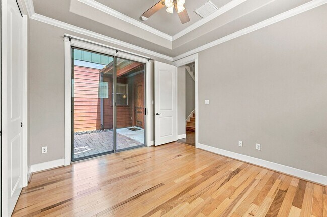 Building Photo - 304 Zennia St