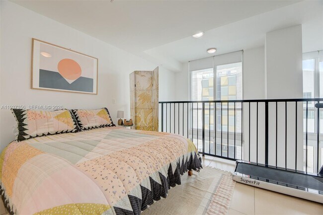 Building Photo - 300 S Biscayne Blvd