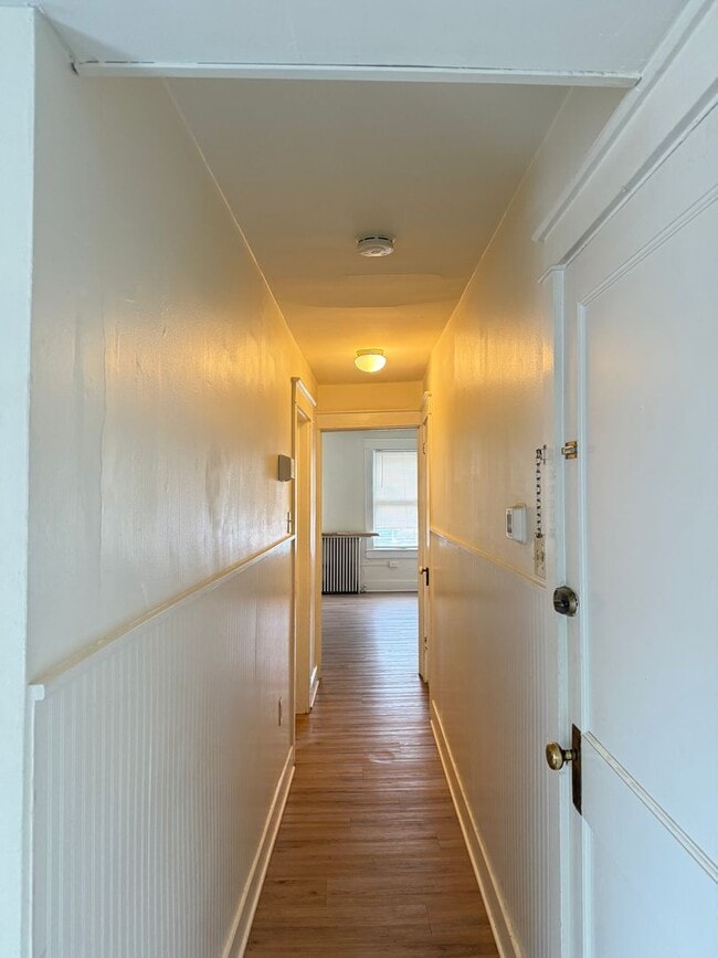 Building Photo - 537 E King St