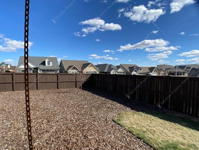 Building Photo - **Unfurnished** Single-level 3 BR-2BA  Home with Mountain Views