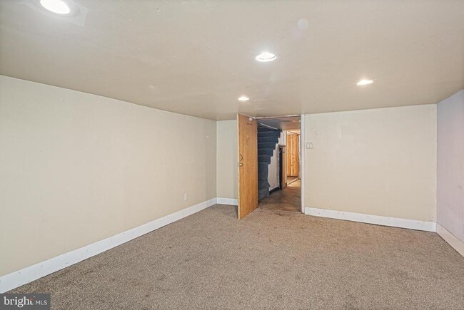 Building Photo - 208 S East Ave