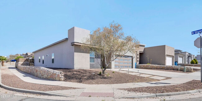 Building Photo - 12631 Mark Twain Ave