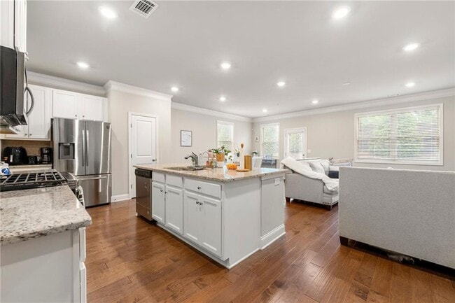 Building Photo - 2170 Trelipe Dr