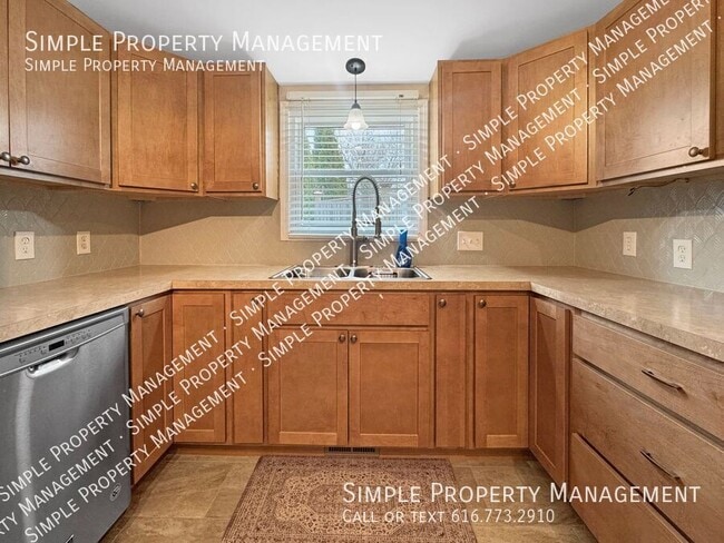 Building Photo - 5352 Queensbury Dr SE