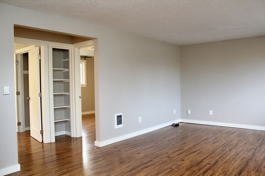 Building Photo - 2508-2508 NE Sumner St