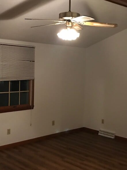 Master Bedroom Cathedral Ceiling - 25 Winspear Rd
