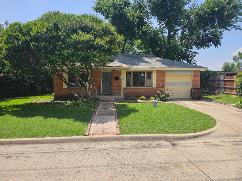 Primary Photo - 1103 L Ave