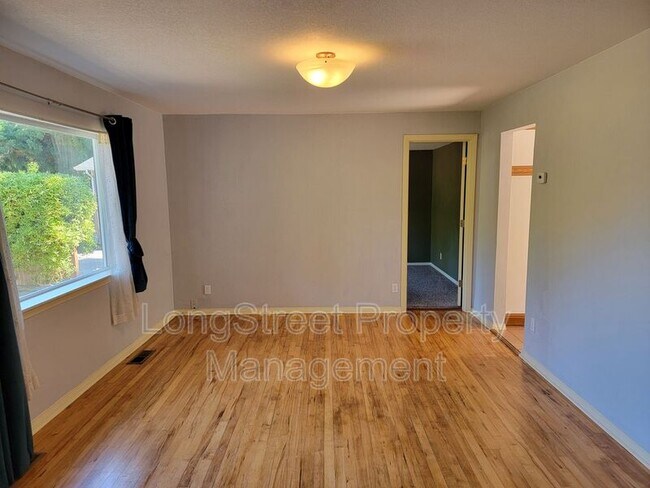 Building Photo - 780 SE Marion Ave