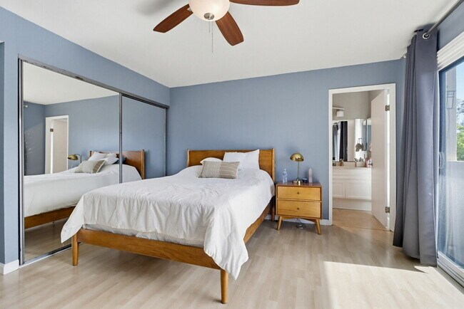 Building Photo - Welcome to this beautiful 1,042 sq. ft. condo offering modern comfort in a prime location!