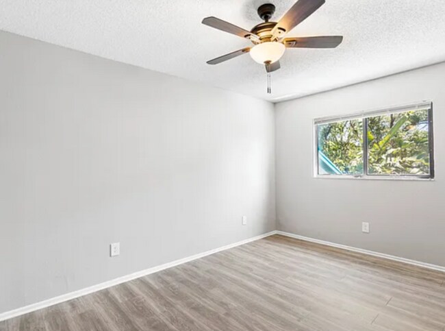 Building Photo - 2820 S Pines Dr