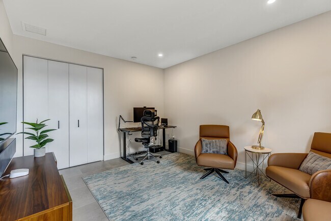 Building Photo - 704 SW 7th St