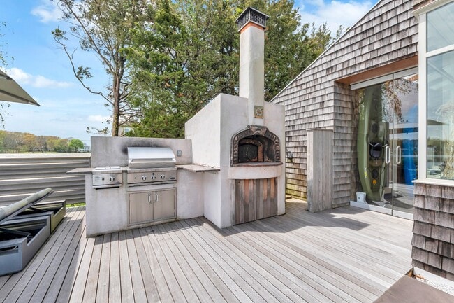 Building Photo - 54 Bay View Dr E