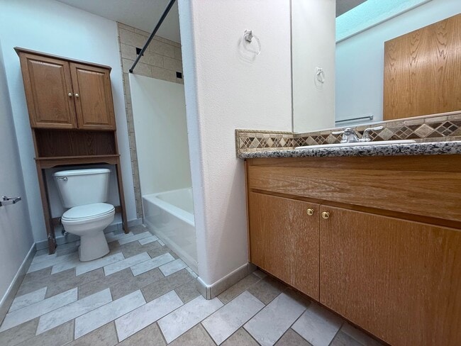 Building Photo - Spacious 3BD/2BA Home with Two-Car Garage,...