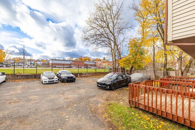 Building Photo - 112 Market St