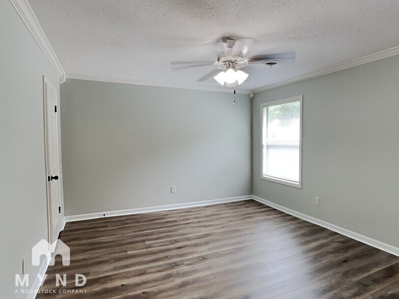 Building Photo - 7542 Lone Oak Cove