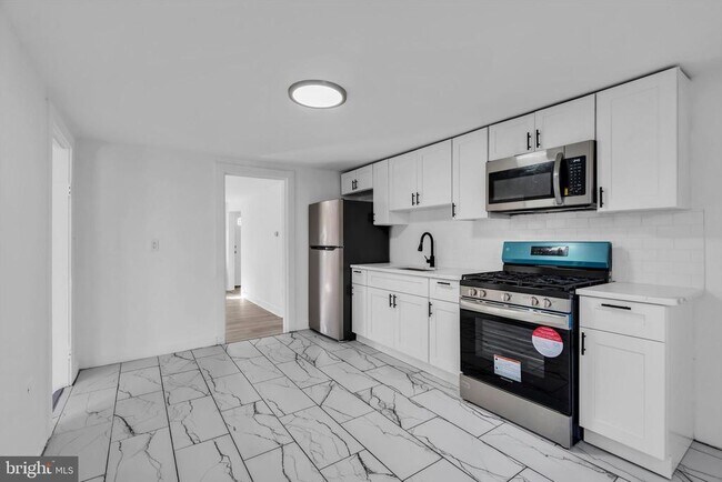 Building Photo - 28 Bond St