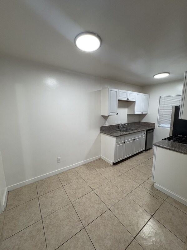 Building Photo - 2611 Ocean Ave