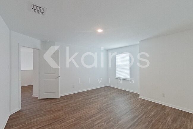 Building Photo - 914 Shady Brk