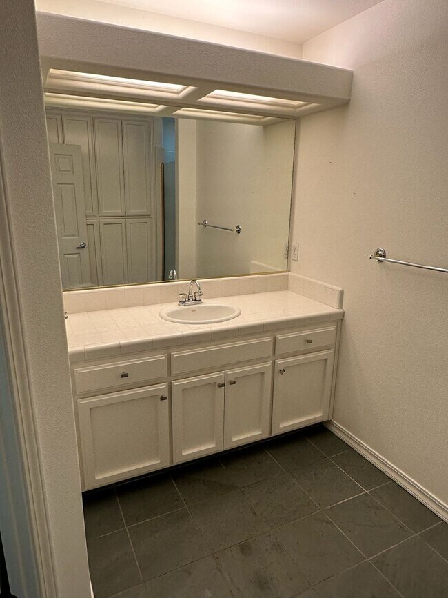 Building Photo - 3707 W Hemlock Ct