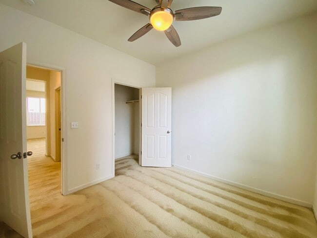 Building Photo - $2,250 International & Chestnut 3 Bed - N....