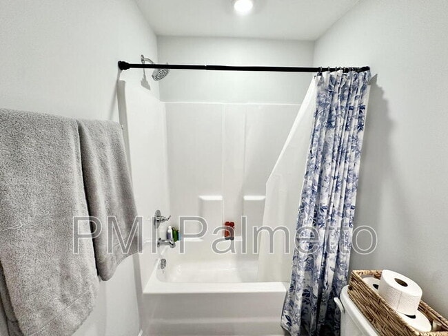 Building Photo - 1059 Ashcroft Cir