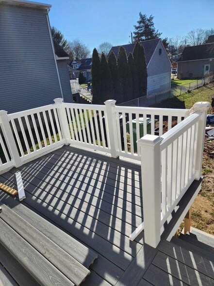 Building Photo - 522 S Broadway