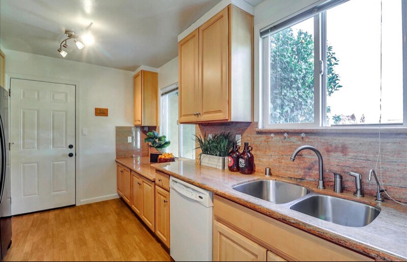 Building Photo - 986 Pope Way