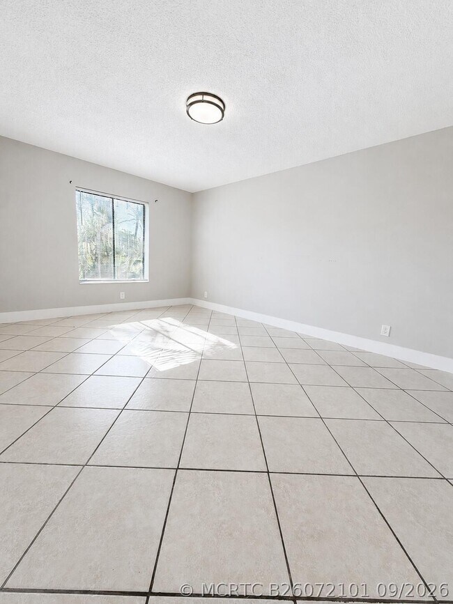 Building Photo - 628 Sea Pine Way