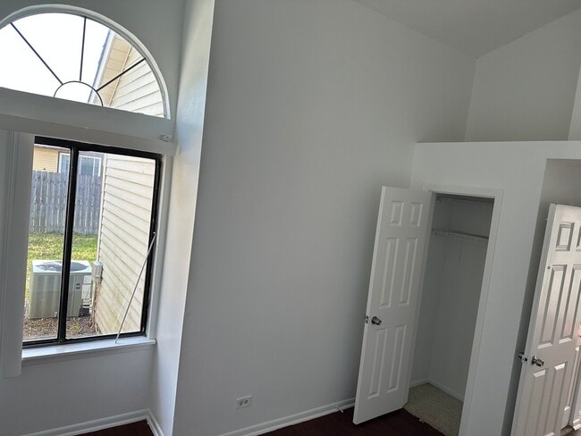 Building Photo - 1002 Pheasant Run Ln