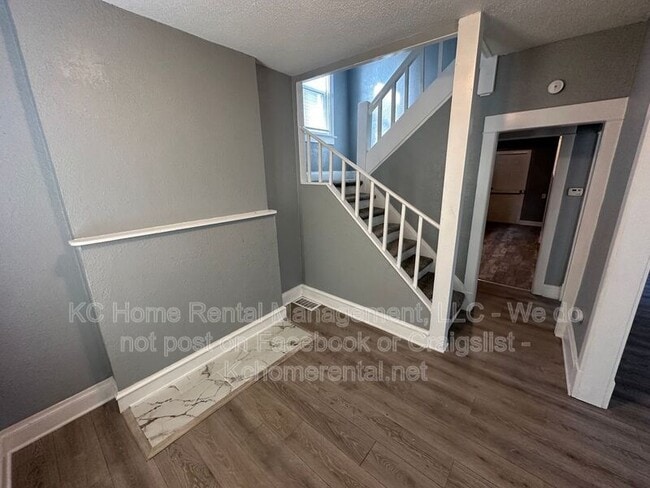 Building Photo - 2002 E 35th St