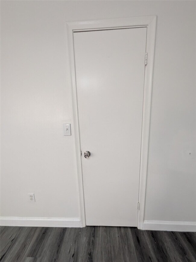 Building Photo - 2456 NW 52nd Ave