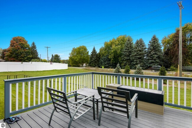 Building Photo - 4712 Owl View Dr