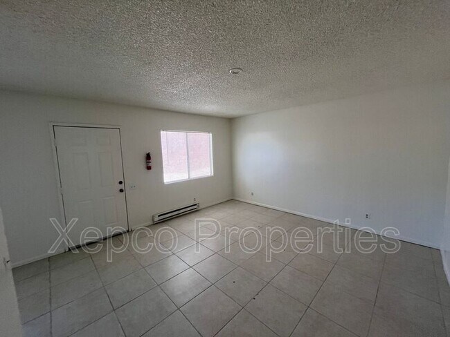 Building Photo - 556 E Chuckwalla Rd