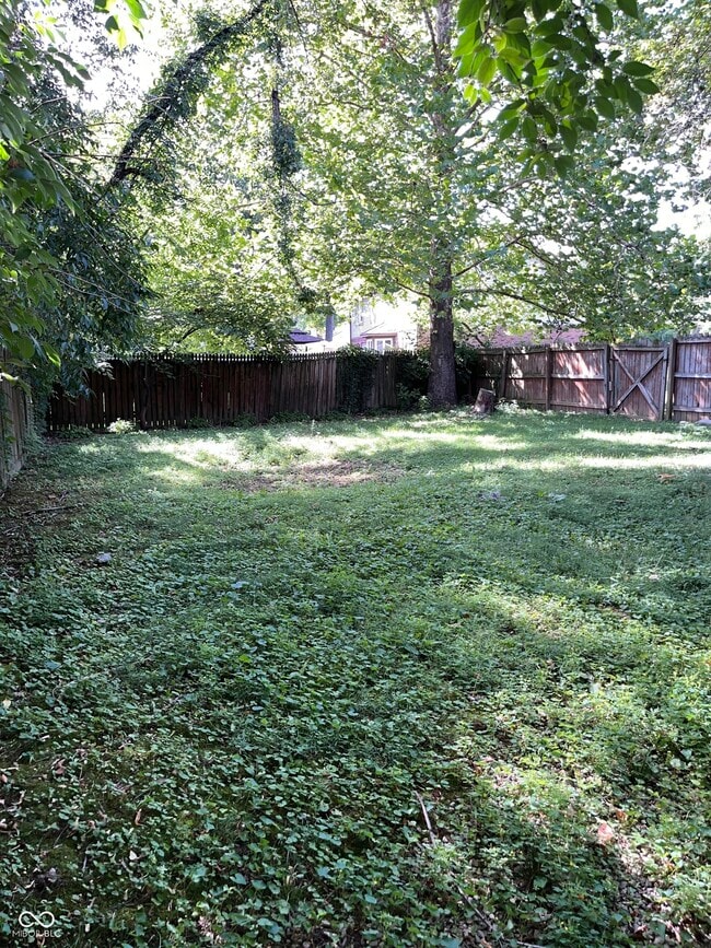 Building Photo - 945 Fox Hill Dr