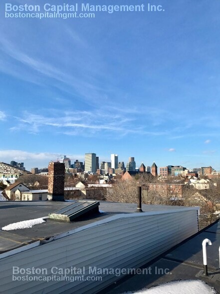 Building Photo - 57 W 7th St