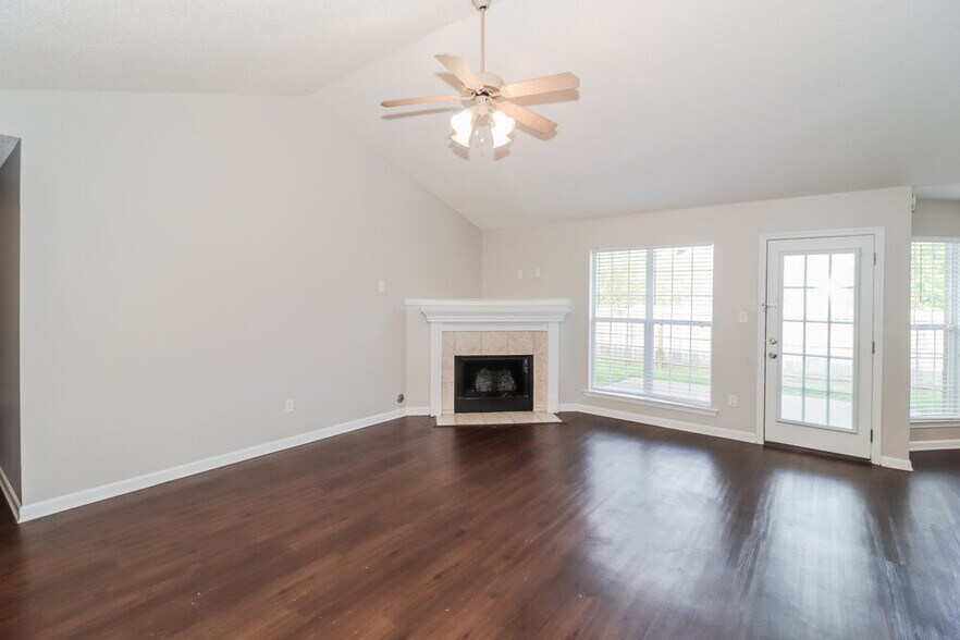 Building Photo - 10316 Cottage Oaks Dr