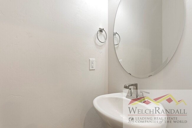 Building Photo - 3 Bedroom Townhome available in North Salt Lake!