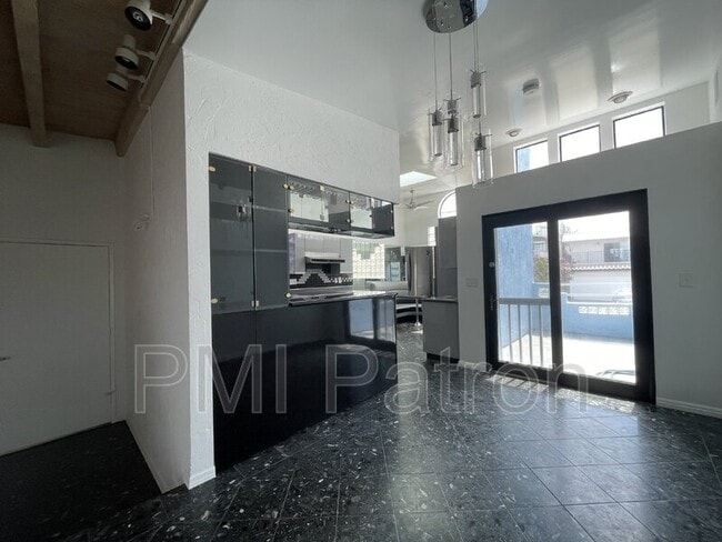 Building Photo - 1719 Van Horne Ln