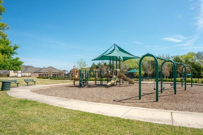 Building Photo - 211 Red Oak Dr